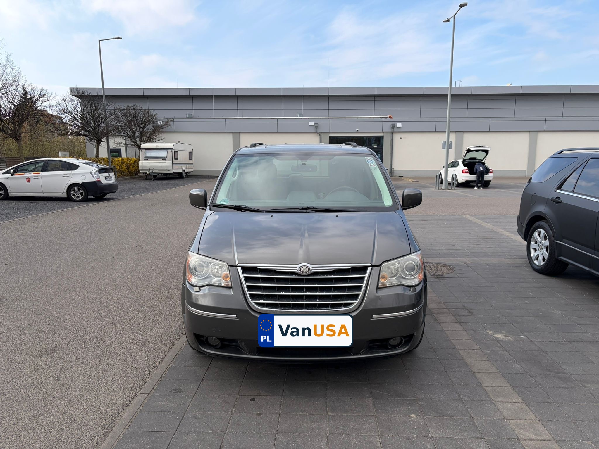 Van z floty VanUSA - widok z przodu